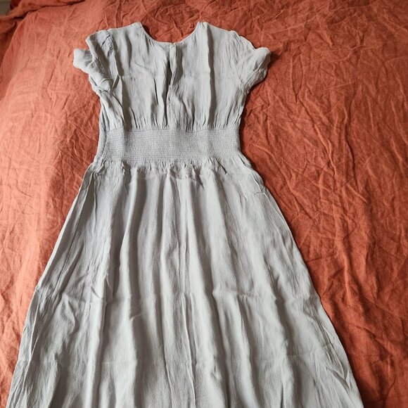 Aritzia Dresses & Skirts - Aritzia Wilfred Gray Short Sleeeves Side Slit Dress (Size M)